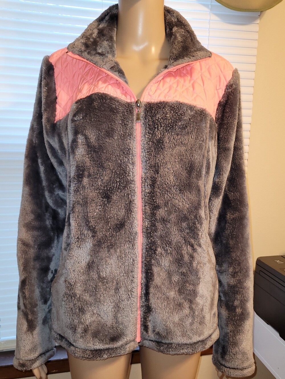 Exertek - Black & Quilted Coral Shoulder Panel, 2 Pockets & Zip Front Jacket.